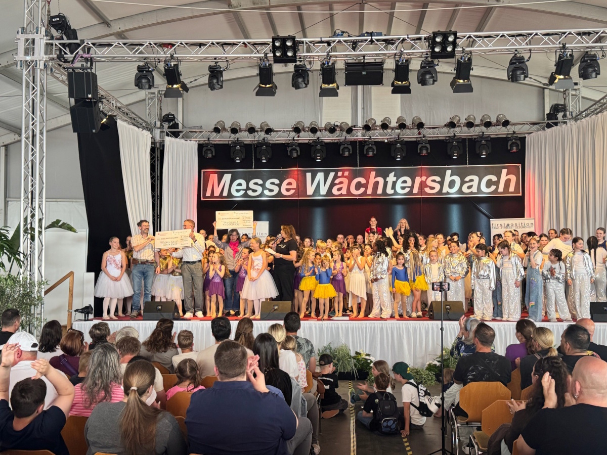 Tanzstudio firstposition überreicht 3.000,- Euro an Wächtersbacher Schulen