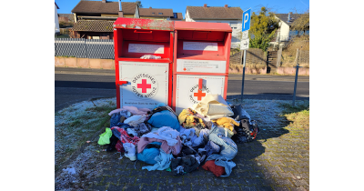 Der wahre Grund für überfüllte Kleidercontainer - DRK deckt Missverständnis auf und richtet Abgabezeiten in den Kleiderläden ein