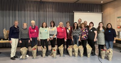 Von links: Claudia Müller, Angelika Ibisch, Karin Voss, Marina Sinsel, Susanne Hanke, Banina Dudic, Anette Schmitz, Ingrid Grillwitzer, Tomek Rybicki, Birgit Stenzel, Roland Herbert, Stefanie Orth, Marika Buachidze-Ott, Svetlana Momoshova; es fehlt: Sabine Nickel