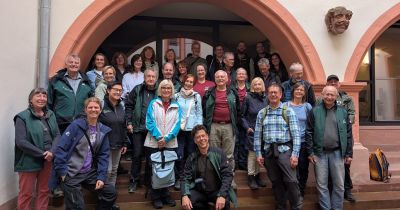 Naturparkführende des hessischen und des bayerischen Spessarts mit den Geschäftsführenden Annika Ludwig, vordere Reihe, zweite von links (Hessen) und Dr. Oliver Kaiser, vordere Reihe Mitte (Bayern).