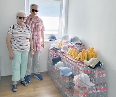 AWO Wächtersbach spendet den Obdachlosen Wasser und Sonnenschutz