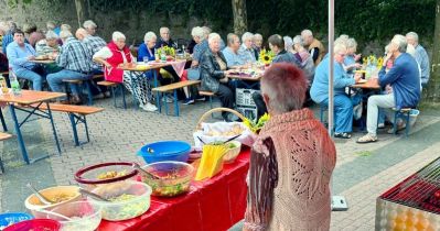 Geselligkeit, gute Gespräche und leckere Grillwürste: Grillfest des VdK Wächtersbach