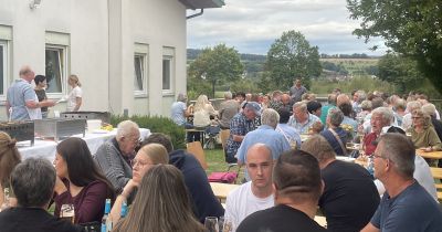 Wenn das Salatbuffet zum heimlichen Star wird: WCV-Grillfest